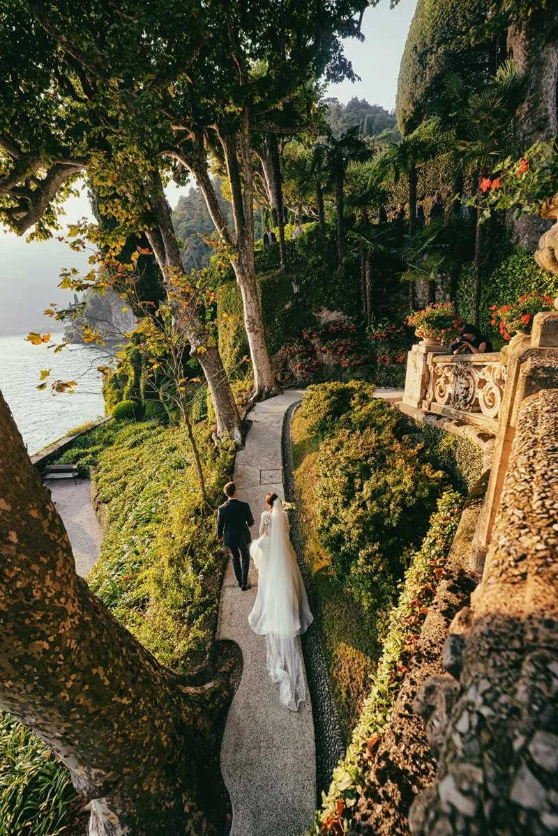 Matrimonio a Villa Balbianello, sposi visti dall'alto tra i giardini