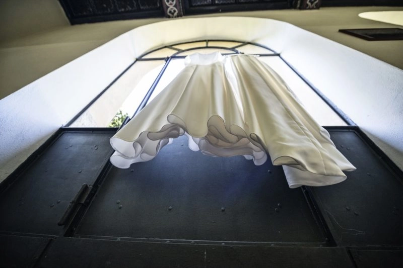 Dettaglio abito della sposa, Villa Caproni
