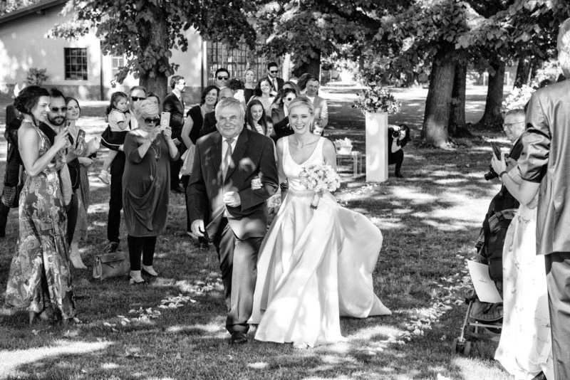 Ingresso della sposa con il padre a Villa Caproni, Vizzola Ticino