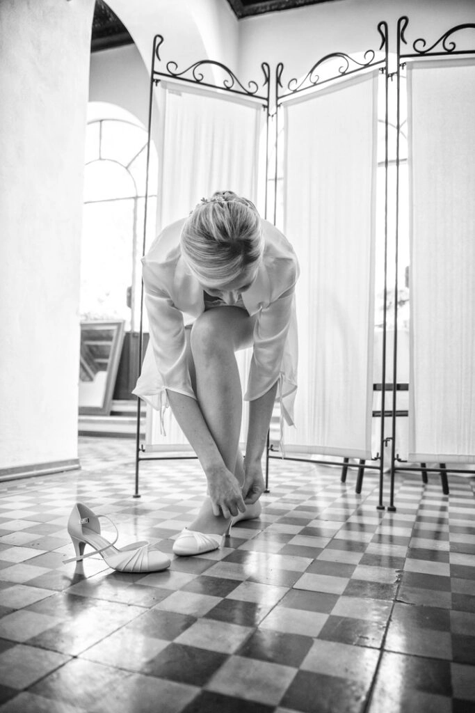 Dettaglio scarpe della sposa, Villa Caproni