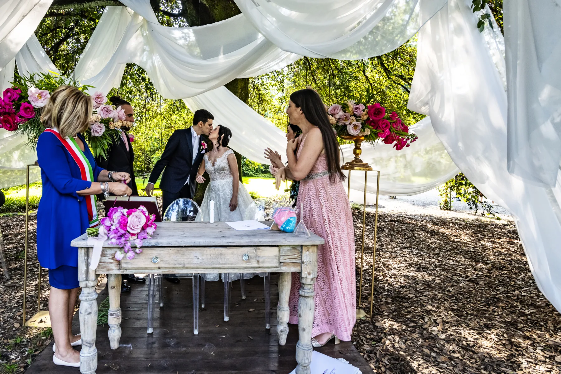 Allestimento della cerimonia in giardino, Villa Frua, Stresa