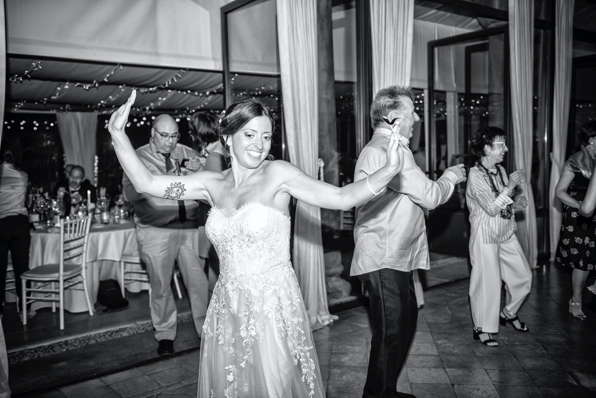 elisabetta-rosso-wedding-castello-di-marna-sposa-ballo-festa