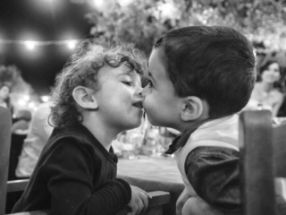 fotografa-matrimonio-wedding-reportage-leuca-puglia-bambini-cena-dolcezza