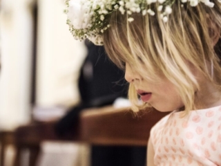 fotografa-matrimonio-wedding-reportage-leuca-puglia-chiesa-ritratto-bambina