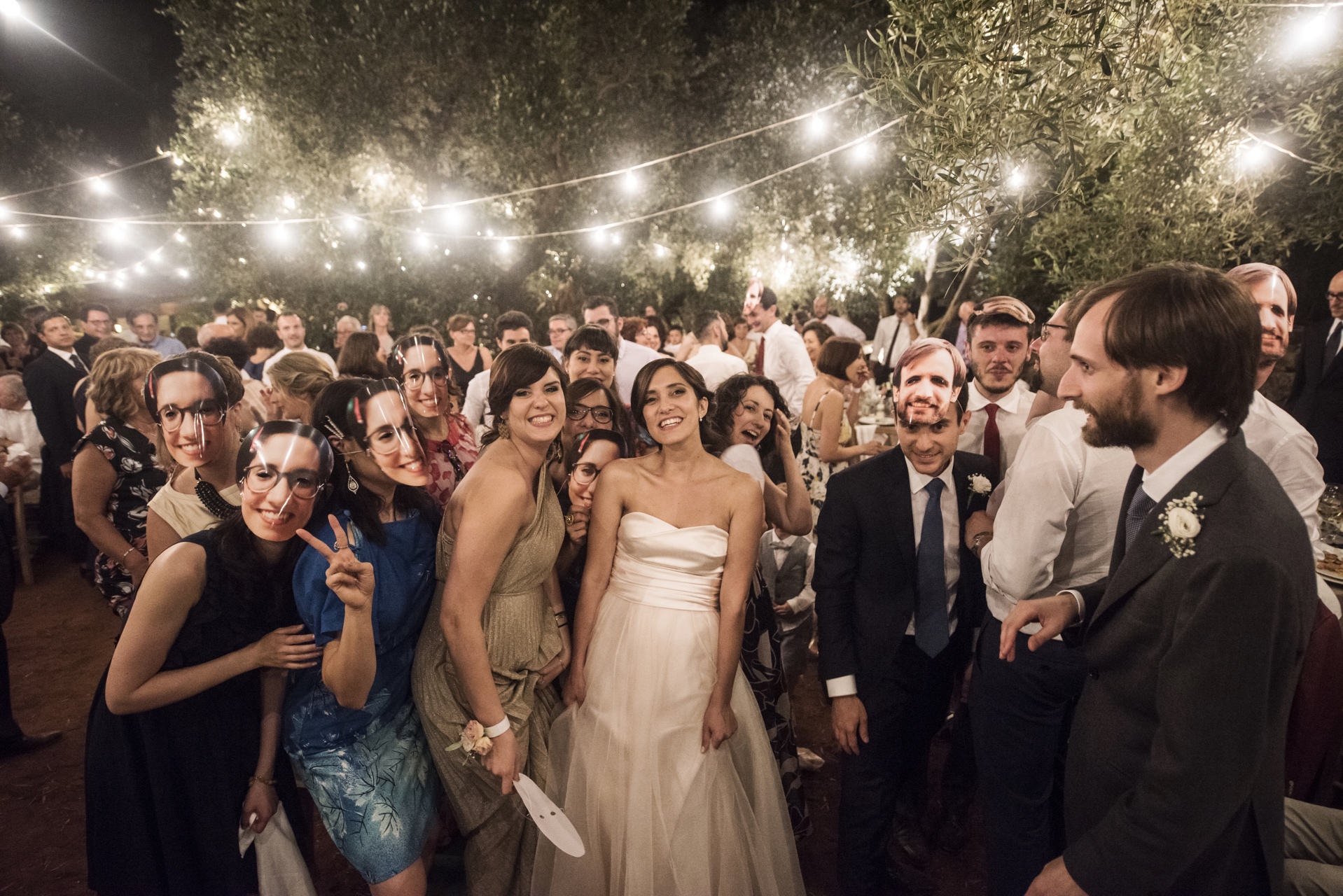 fotografa-matrimonio-wedding-reportage-leuca-puglia-festa-amici-scherzi-flash-mob