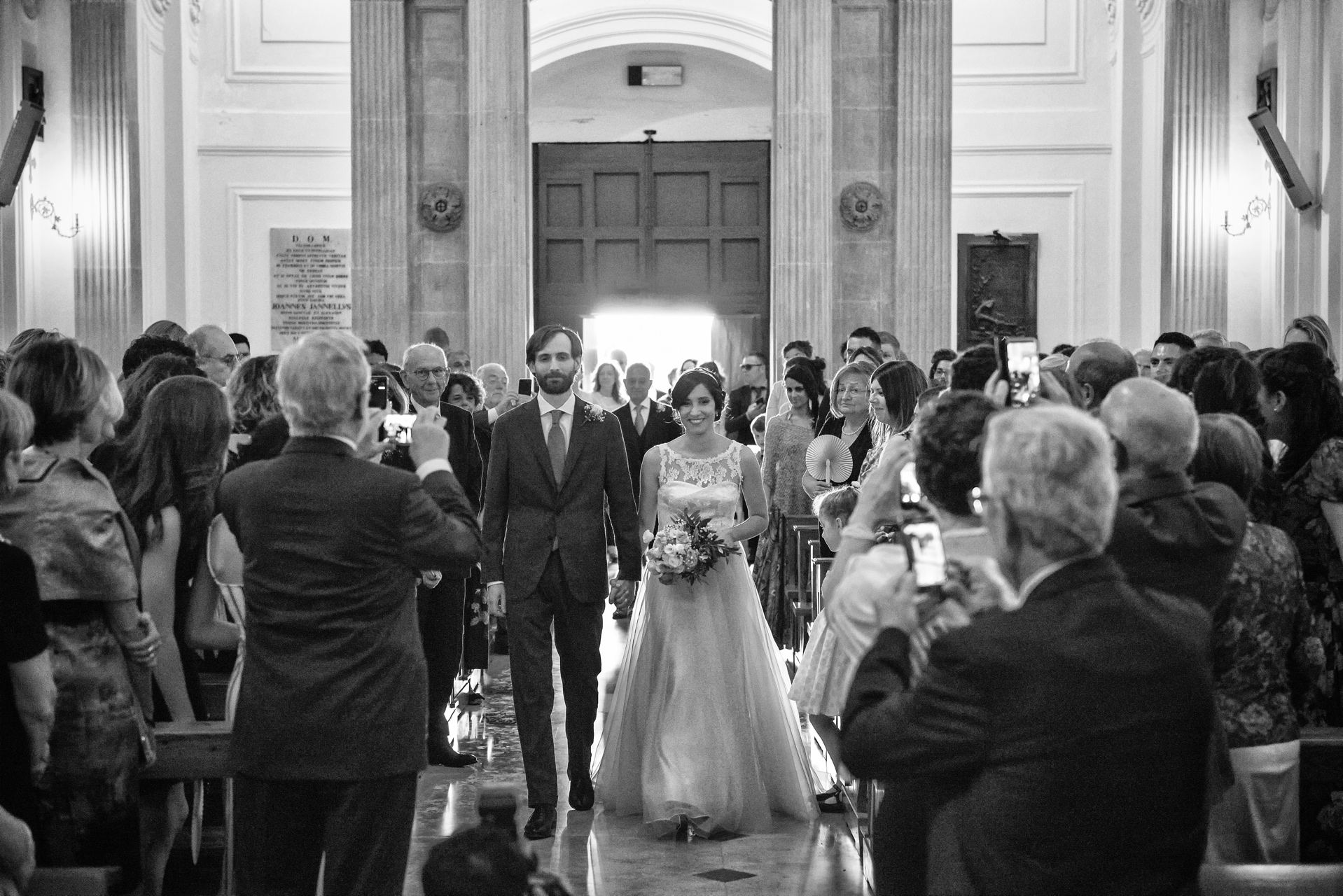 fotografa-matrimonio-wedding-reportage-leuca-puglia-ingresso-sposi-invitati-foto