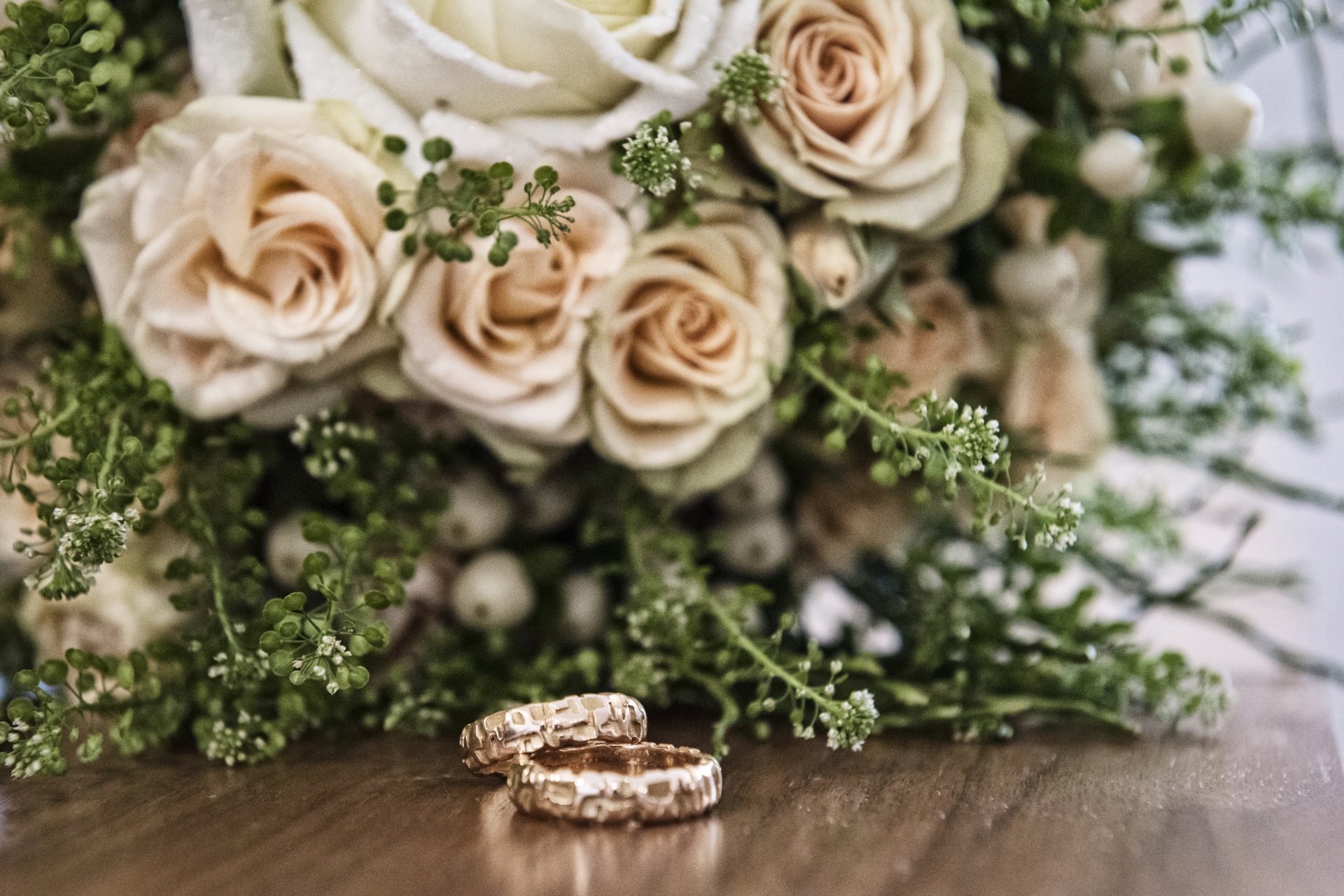 fotografo-matrimonio-torino-chieri-dettaglio-bouquet-anelli