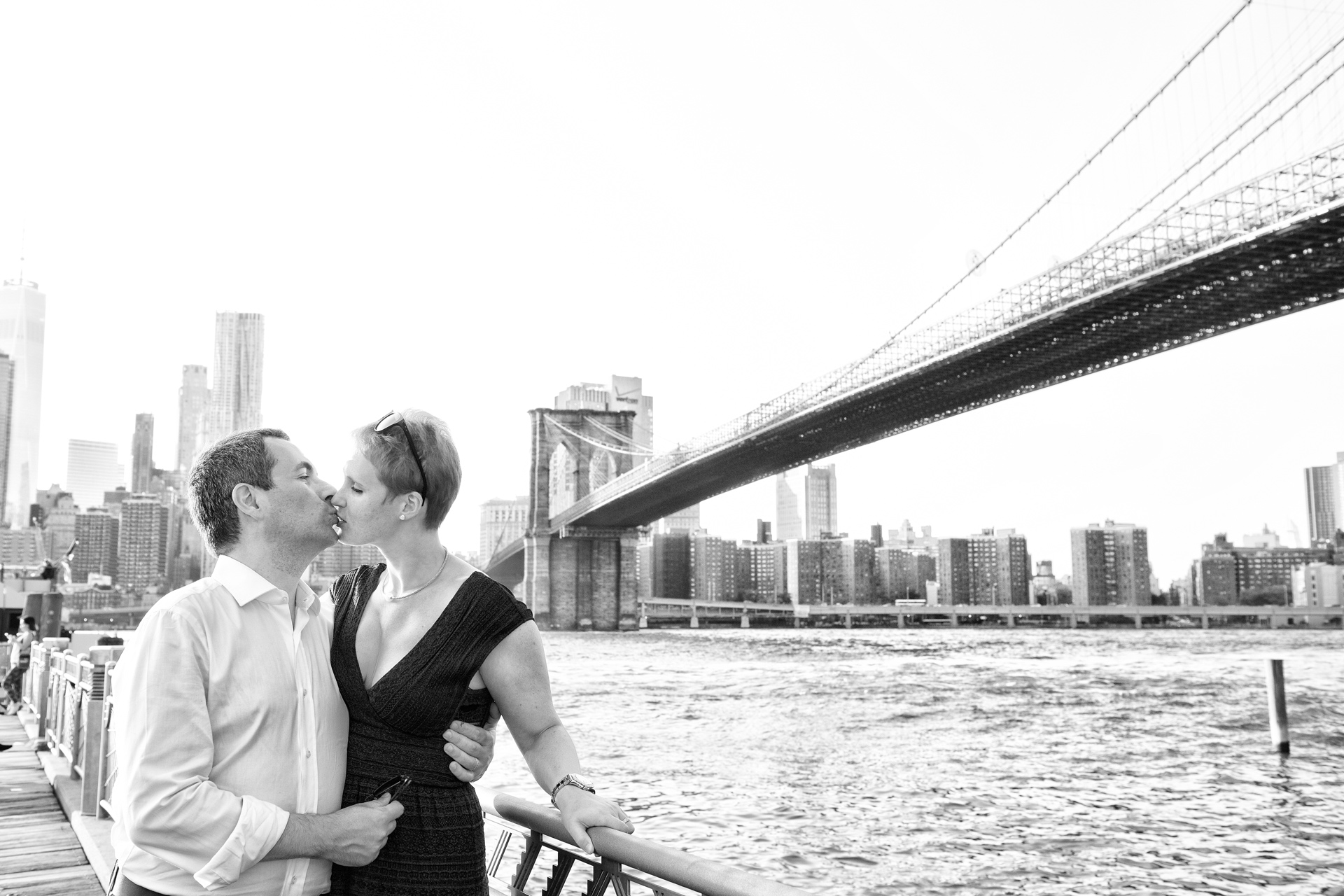 fotografo-matrimonio-torino-new-york-wedding-ponte-di-brooklyn-romantico-sposi-bianco-e-nero